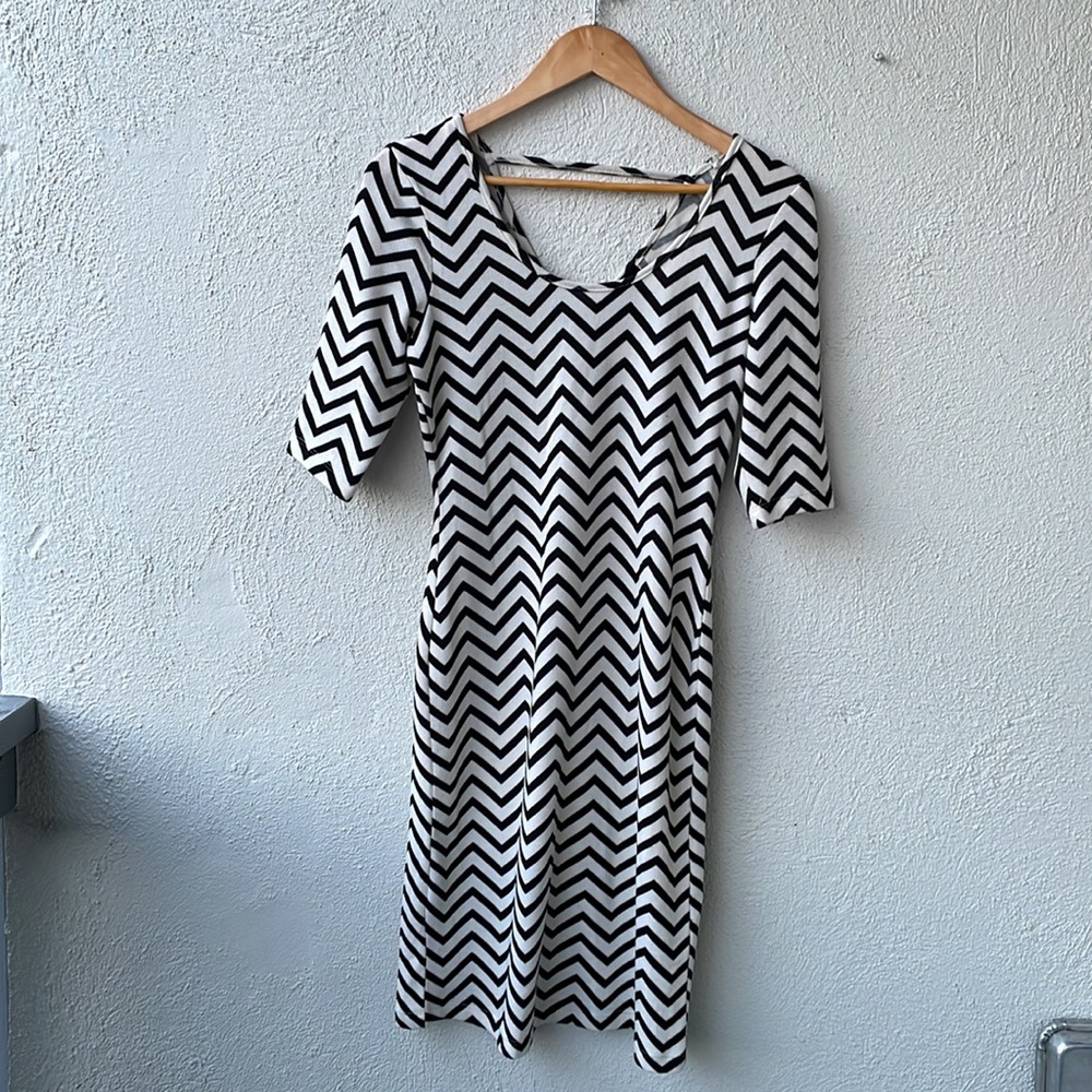 ❤️NWT❤️ Midi dress in black and white 👗